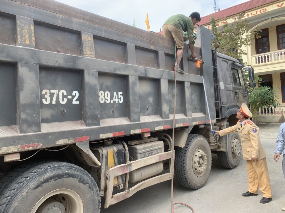 Sau một tháng cao điểm CSGT đã xử lý 241.896 trường hợp vi phạm giao thông,  3.600 xe quá khổ, quá tải